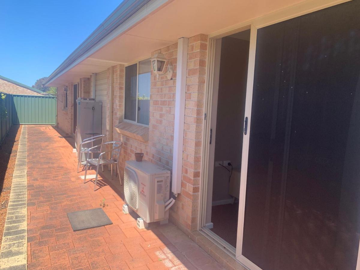 Waratah Apartment