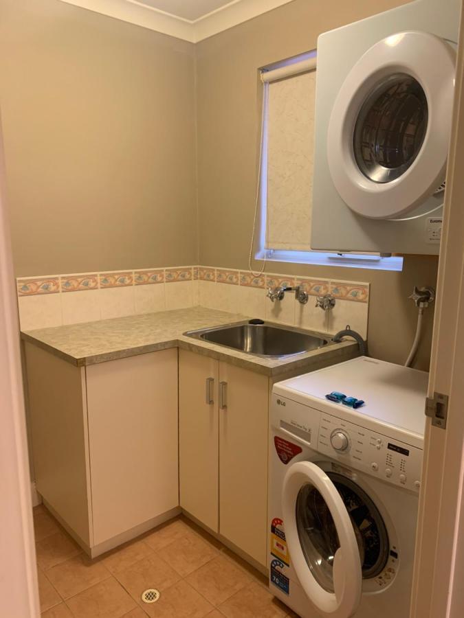 Waratah Apartment