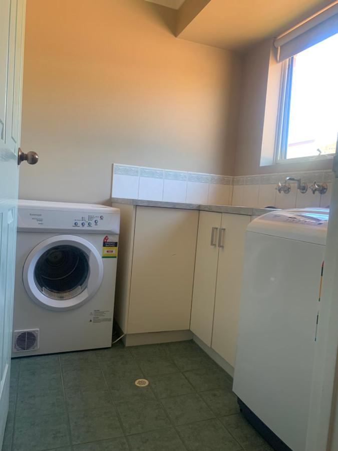 Waratah Apartment