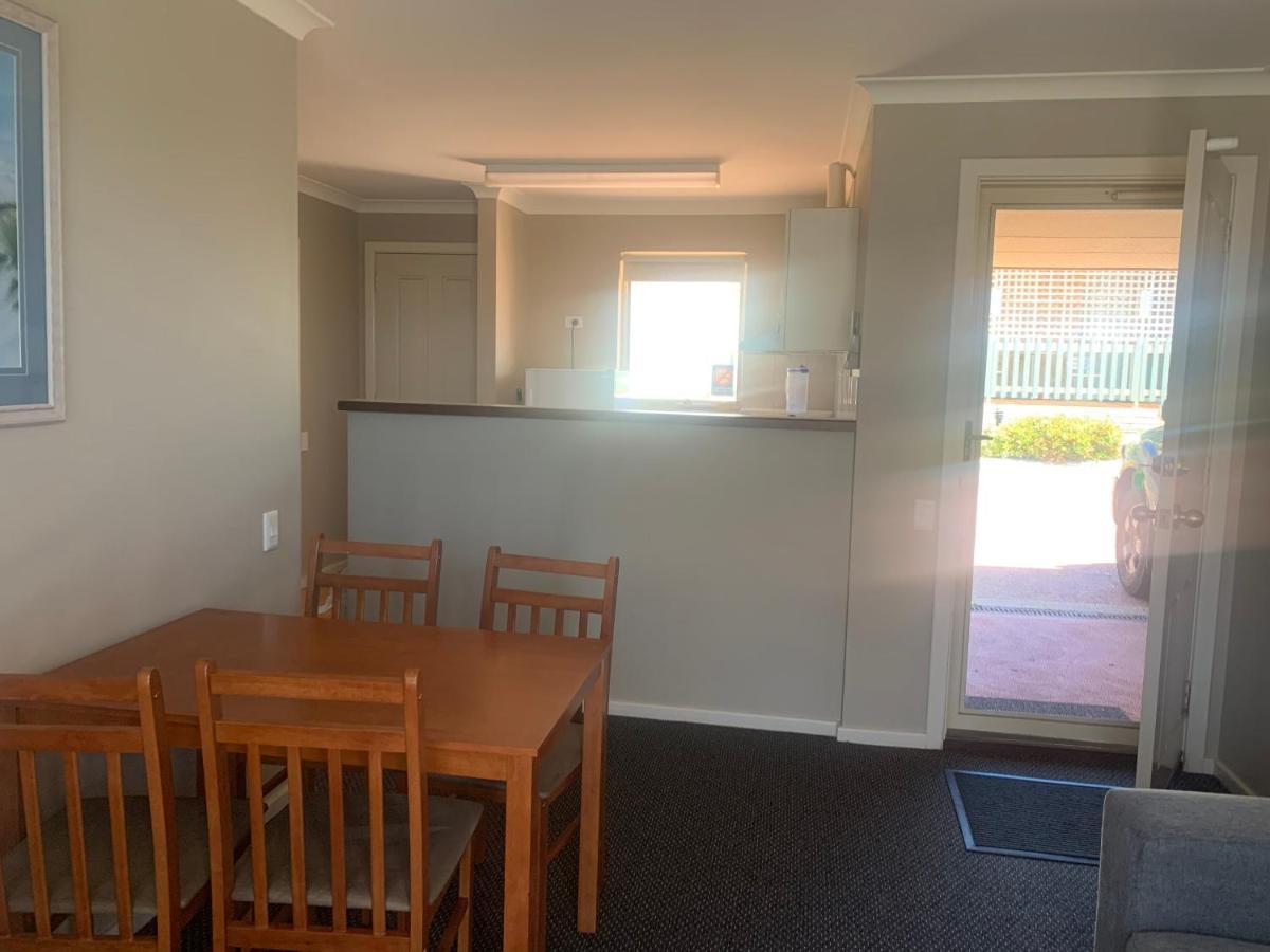 Waratah Apartment